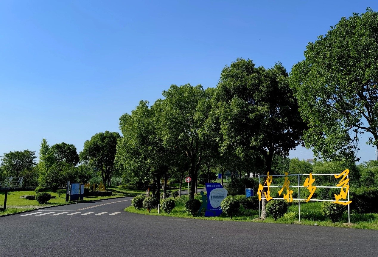 长荡湖湿地公园,位于溧阳上黄镇的西北部,景色优美值得一游