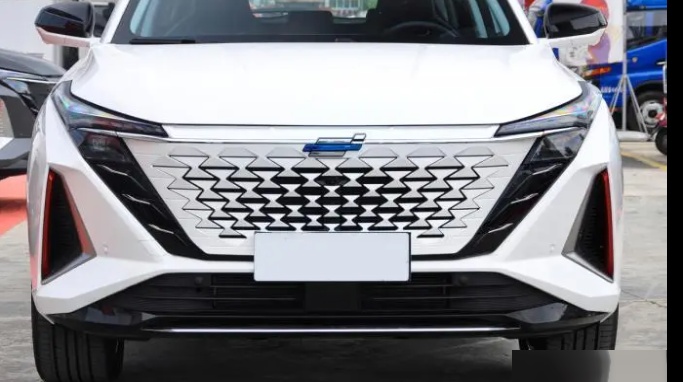 三座山的汽车标志是什么品牌