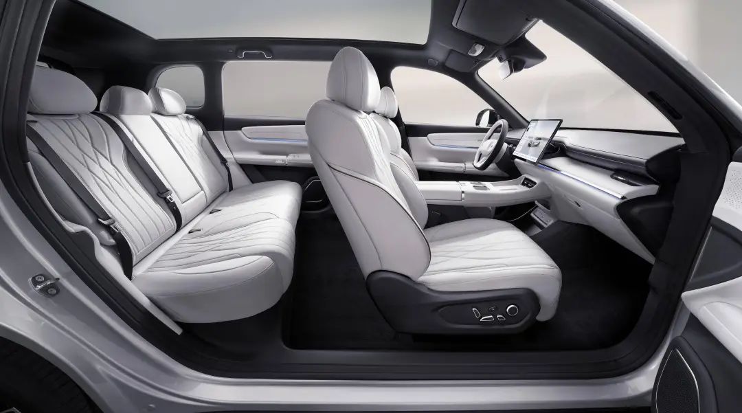 长安启源Q07预售13.98万起，凭啥让雅阁、比亚迪都慌了？