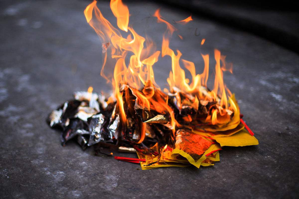 "头七回魂",人死后要停灵七天,亡者真的真会回家探视亲属吗?