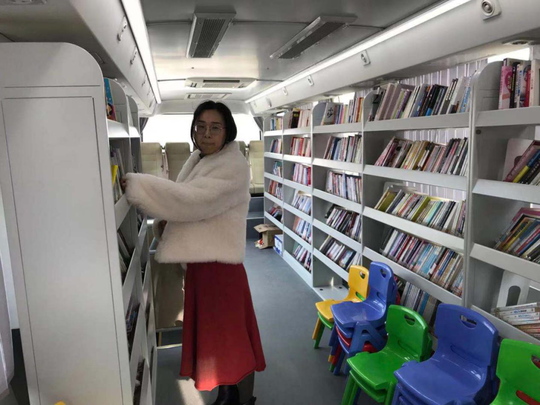 「流动书香」流动图书服务车走进平畅魏家村