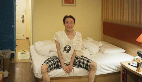 46岁"巨婴"郭冷:只会跳舞,不会洗衣做饭,年入百万无人敢嫁