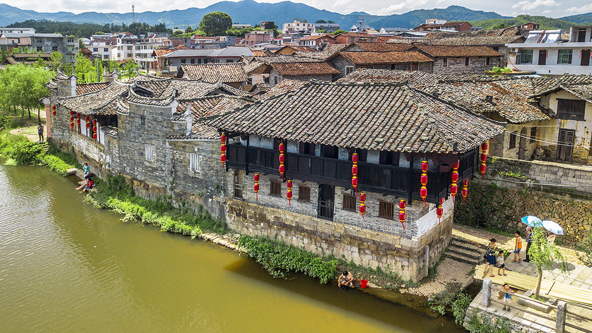 江西抚州的这座千年古镇很宝贵,至今没有被商业化,以莲花出名