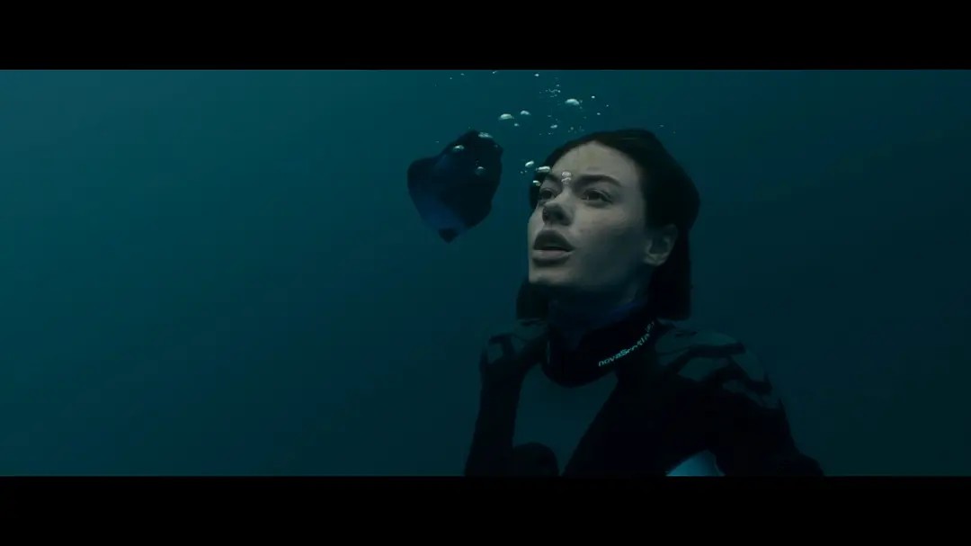 电影《深宅》2021——来自深水的灵魂恐惧