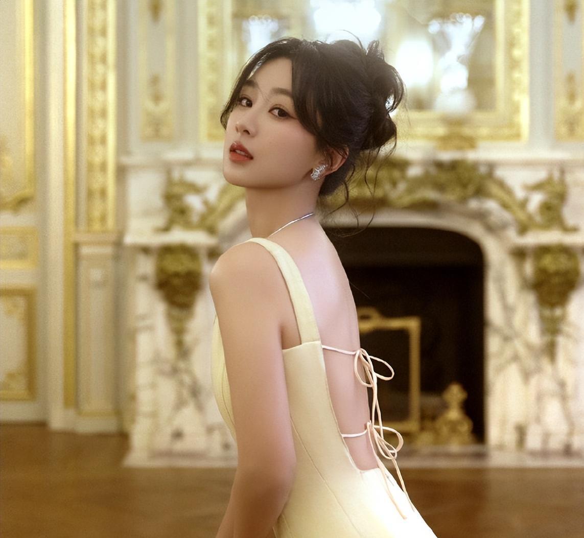 杨紫穿背心露小蛮腰,打破肥婆标签,减肥方法一般人学不来