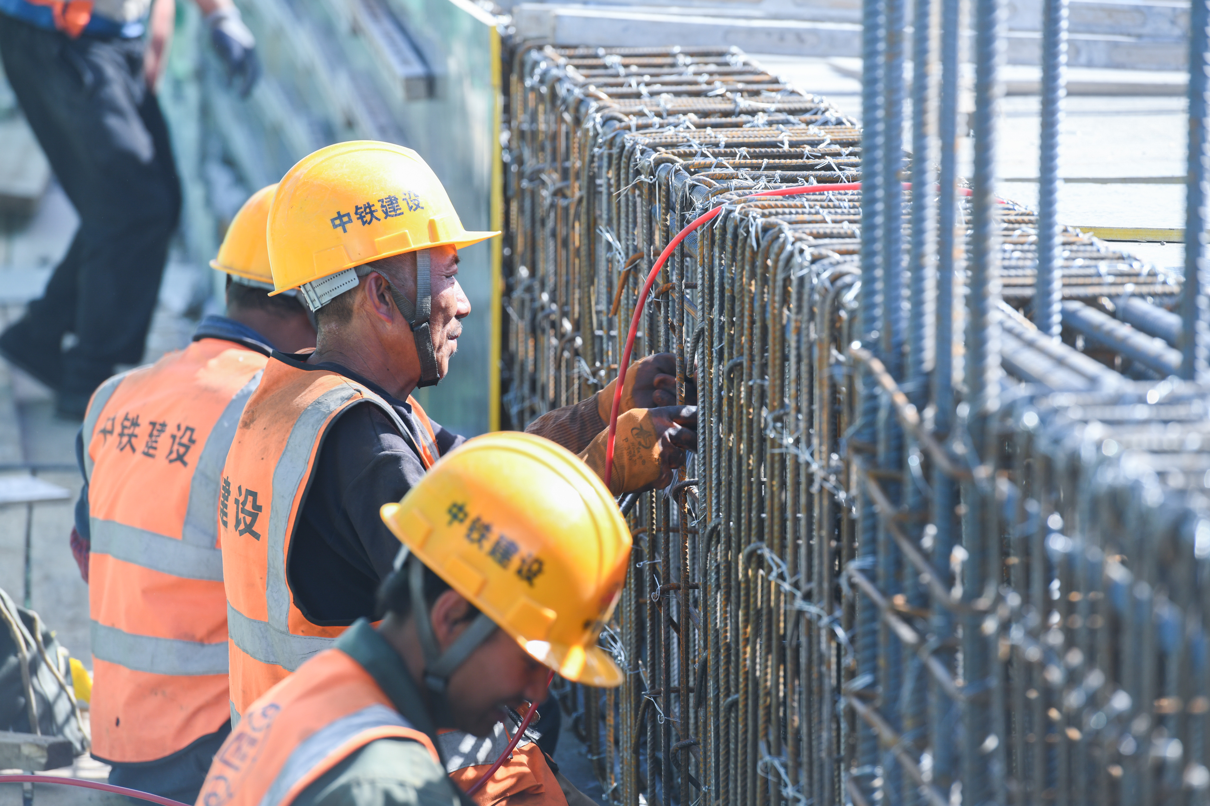 (经济)中国最北高铁站伊春西站主体结构施工火热推进