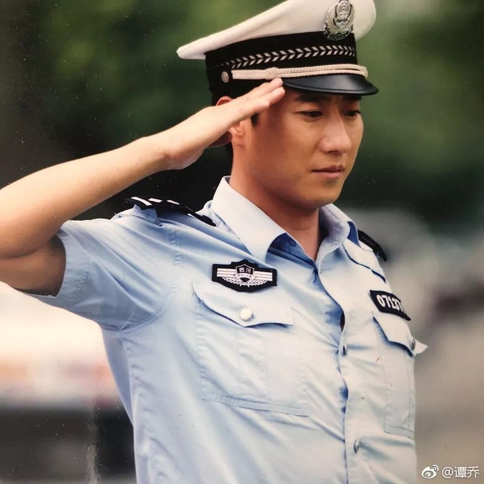 "谭警官"首谈三段婚姻!小21岁妻子遭网友质疑,却从不和老公说