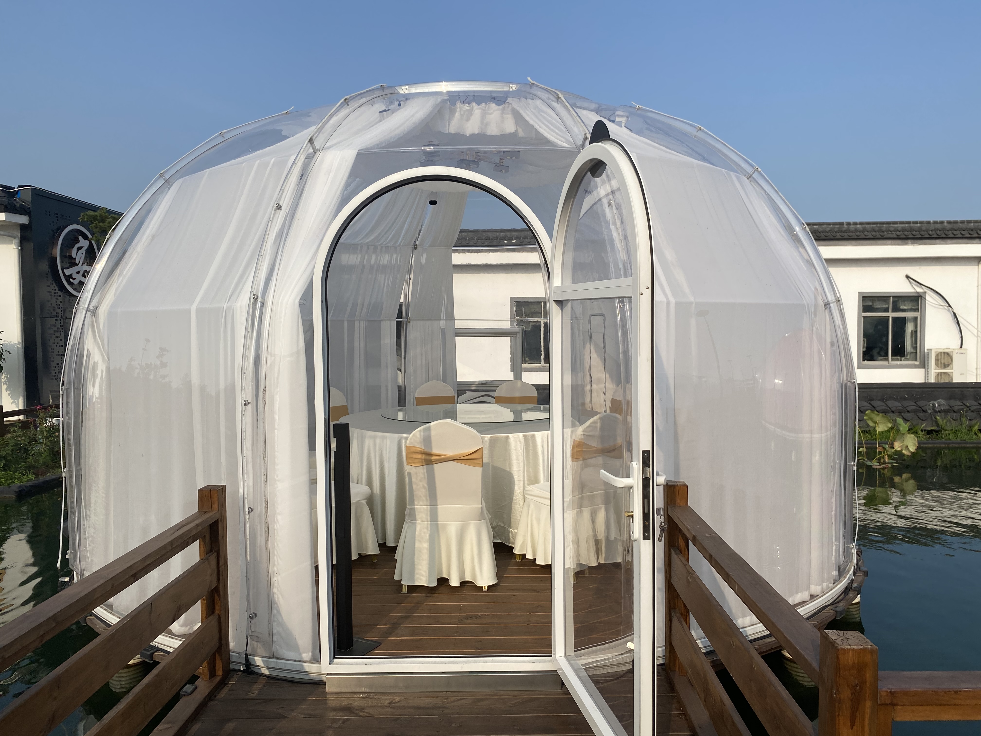 透明pc板打造的星空房,颠覆传统餐饮包间概念,引领新潮流