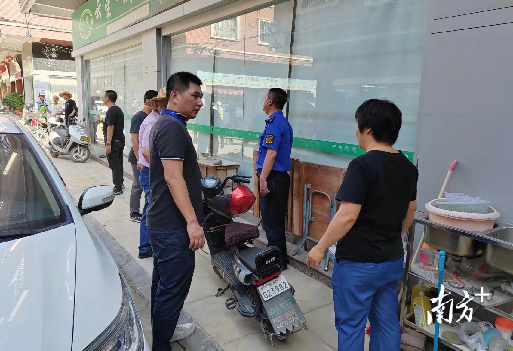 枫溪区:多部门联动,集中开展陶瓷城区域环境卫生专项整治