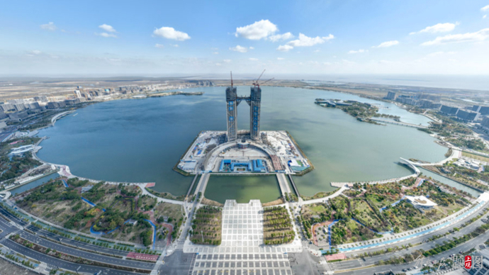 2200吨钢结构登顶,临港新片区地标建筑实现空中交会