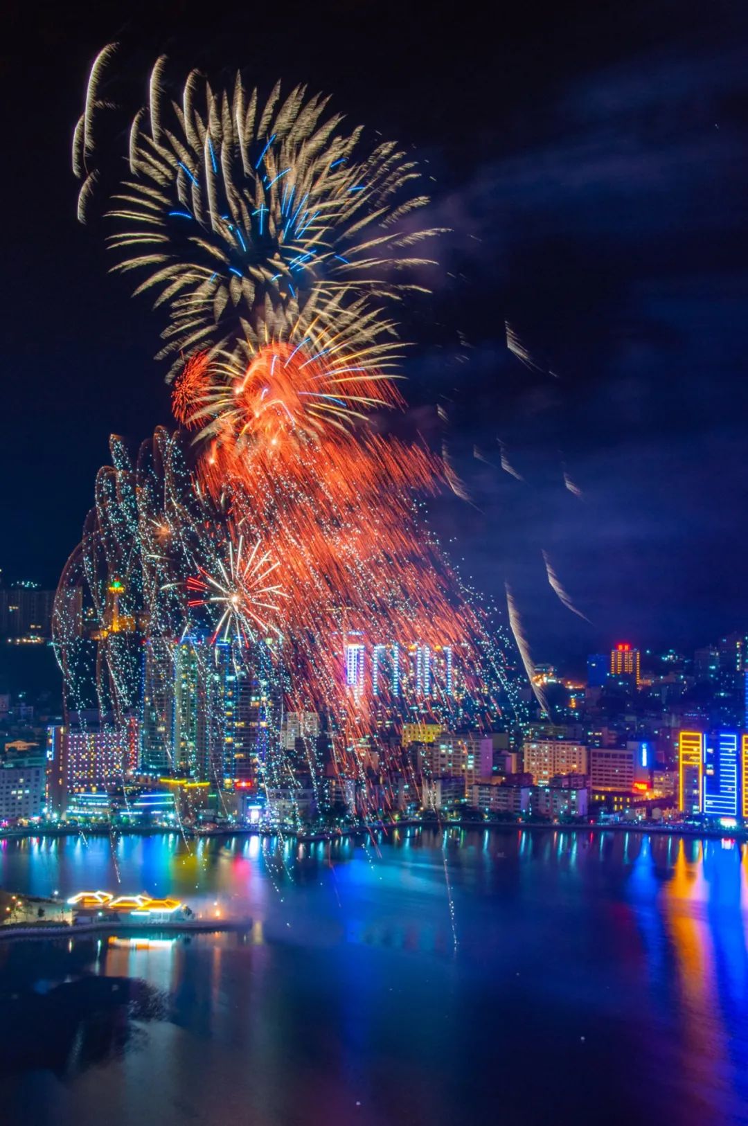 约起!跨年夜,个旧将上演浪漫烟花秀,燃放时间就在