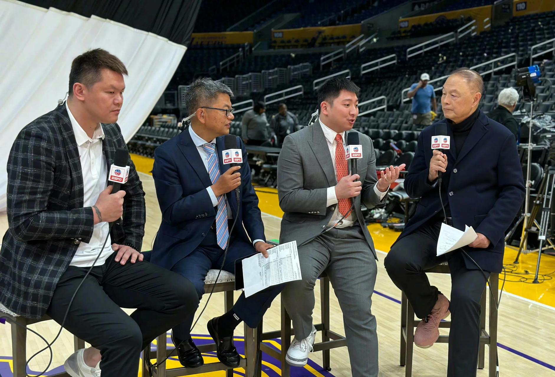 于嘉是今年nba转播中"最累"的解说,因为杨健已经去咪咕,刘星宇解说少