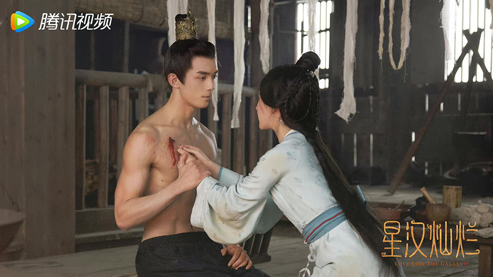 靠著有质感,有内涵的剧情,以及吴磊和赵露思的超强cp火花,热度突出