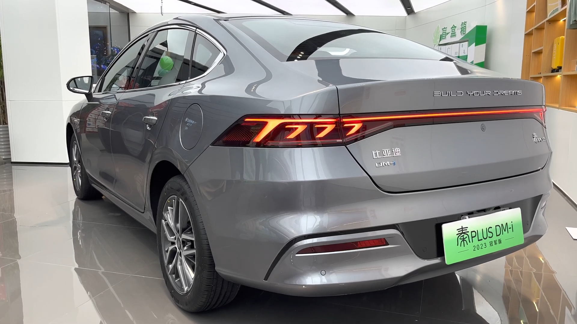 秦plus荣耀版落地参考,馈电油耗百公里5.12升