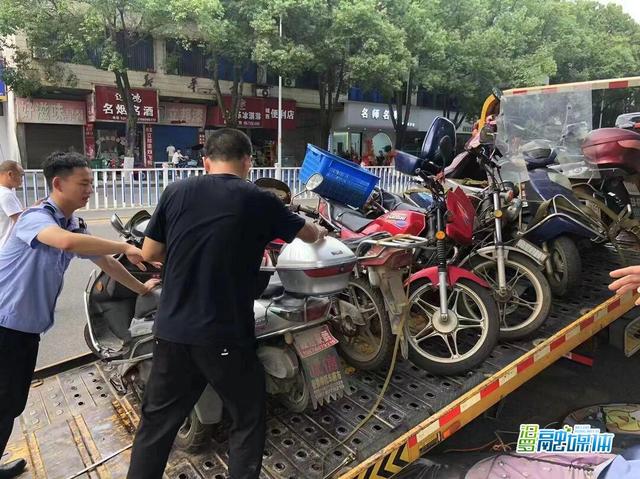 李亚江督导城区摩托车,电动车道路交通违法整治行动