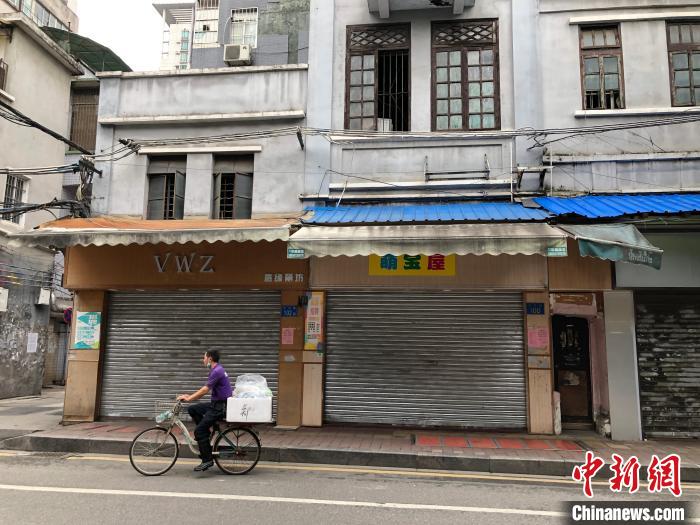 广州上下九商圈多个商铺已关门 孙秋霞 摄