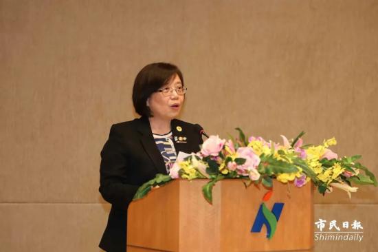 澳门镜湖护理学院贺百年勉师生图强