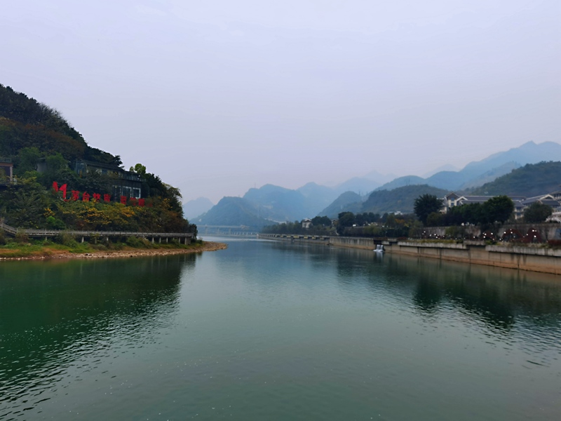 仁怀:生态环保成效显 水清岸绿鱼浅翔