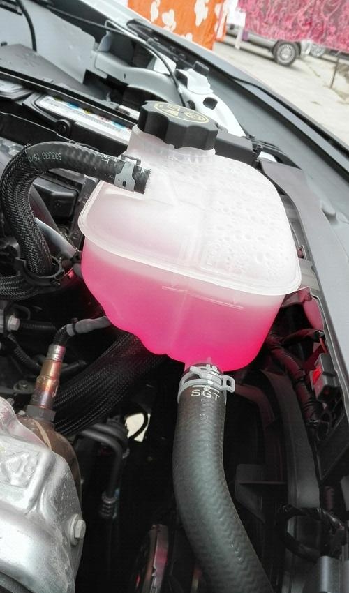 这款防冻液采用了特殊的配方,专为应对极端寒冷环境设计,确保车辆在