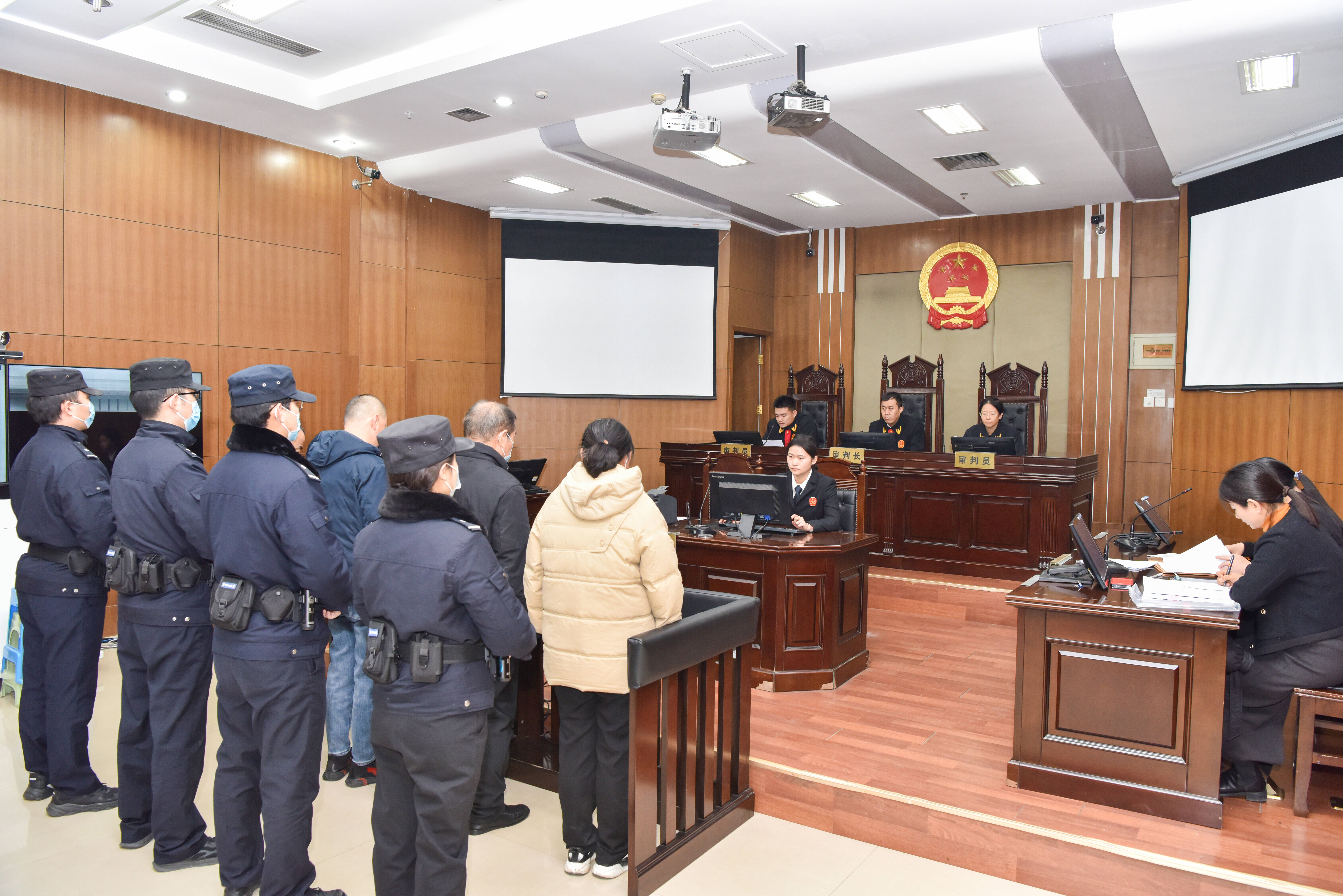 东营区人民法院集中宣判3起涉嫌拒不执行判决,裁定罪案件