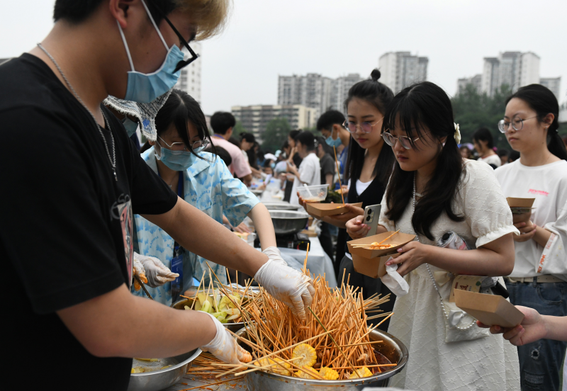 加速開店佈局 連鎖餐飲品牌搶灘高校