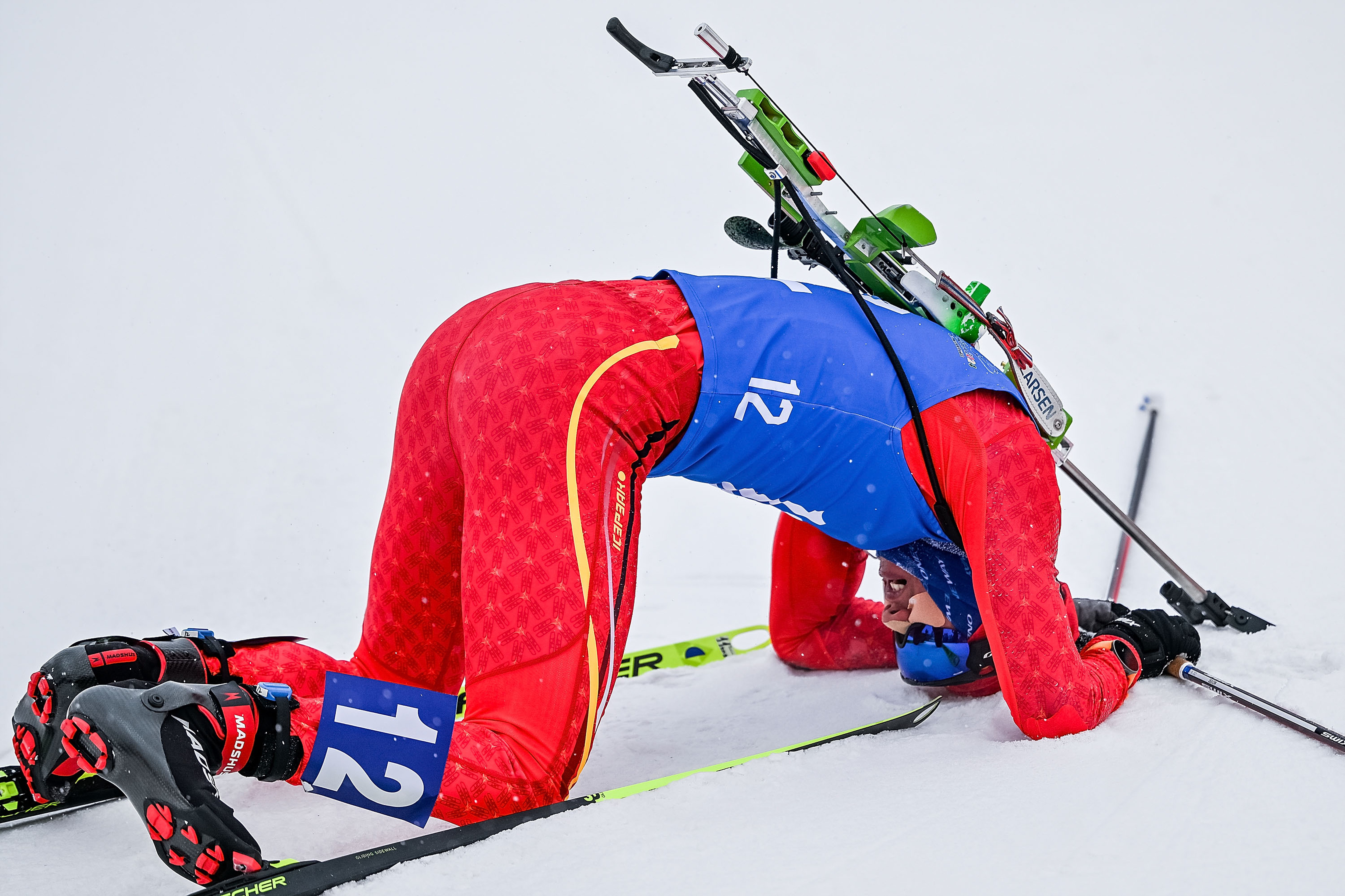 冬季两项——公开组男子15公里集体出发赛况