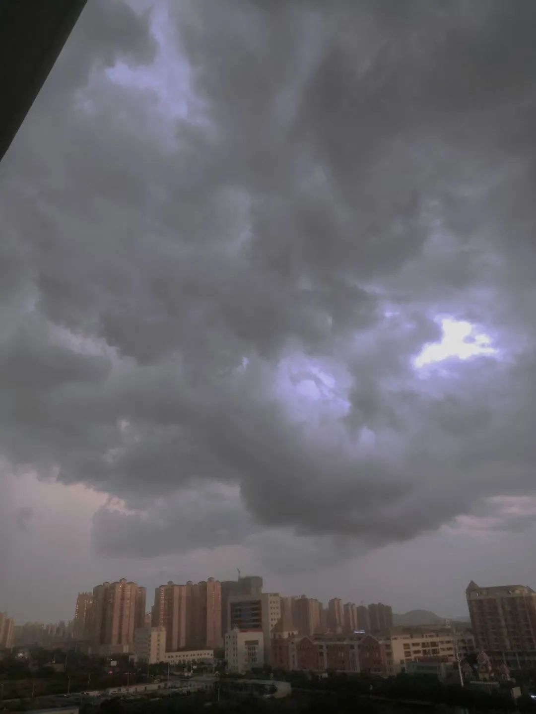 一到下班,来宾就打雷下大雨!未来几天天气为