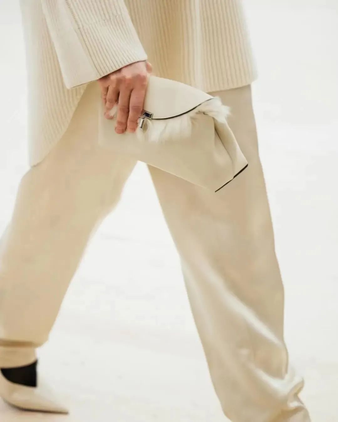 这个风那个风终于不灵了不打算买新衣服的女人们都学起了穿搭底层逻辑