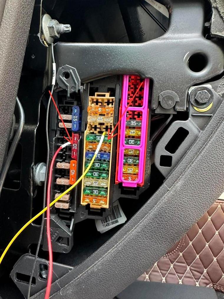 奥迪a6l点烟器保险丝在哪 奥迪a6l点烟器保险丝在哪个位置