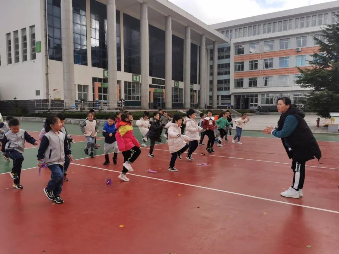 威海市翠竹小学聚焦"双减"目标 多维开展体育大课间活动