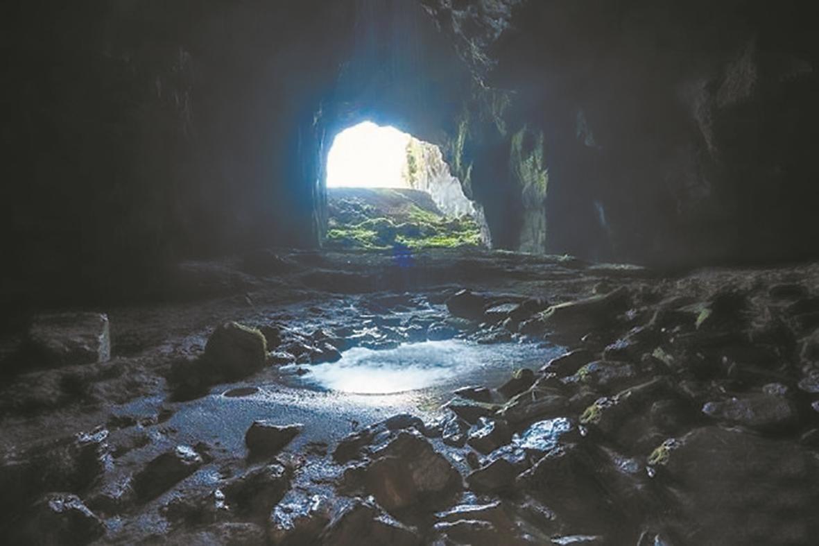 一洞两出口冷暖两重天,恩施奇特溶洞吸引不少自驾游爱好者