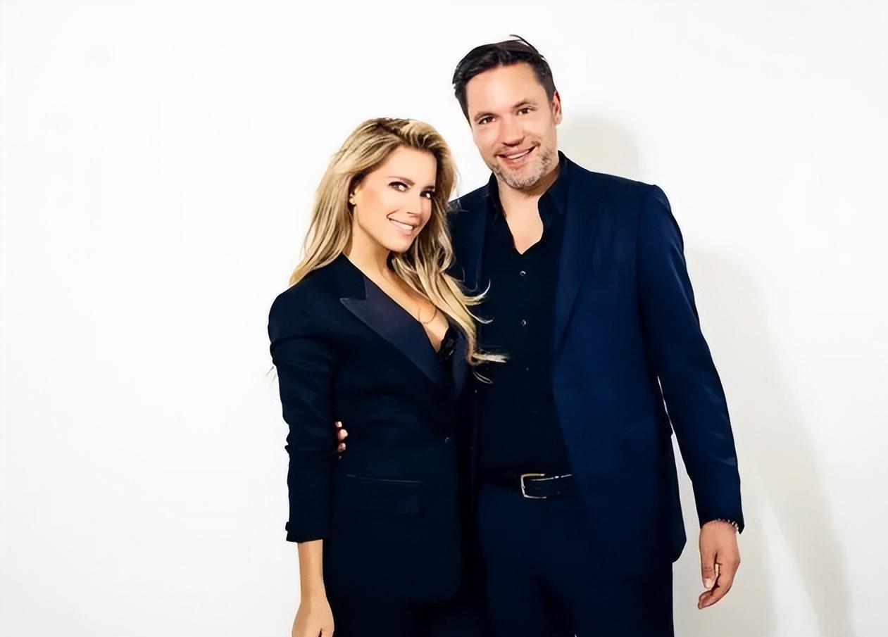 46岁西尔维·梅斯穿绿色比基尼度假,曲线婀娜,修长美腿吸睛