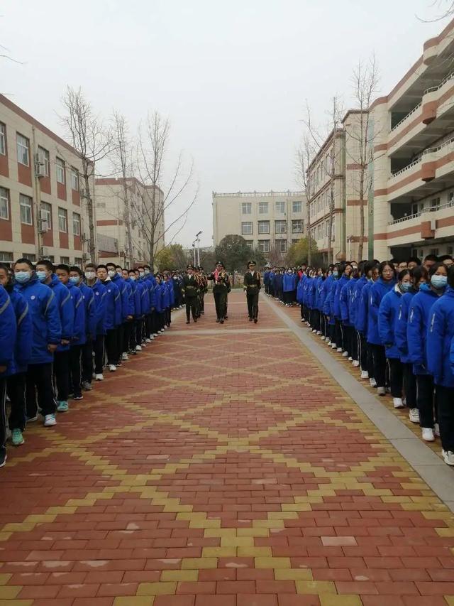 挺膺担当,实干实学—郑州市第二十中学下学期第一周升旗仪式掠影