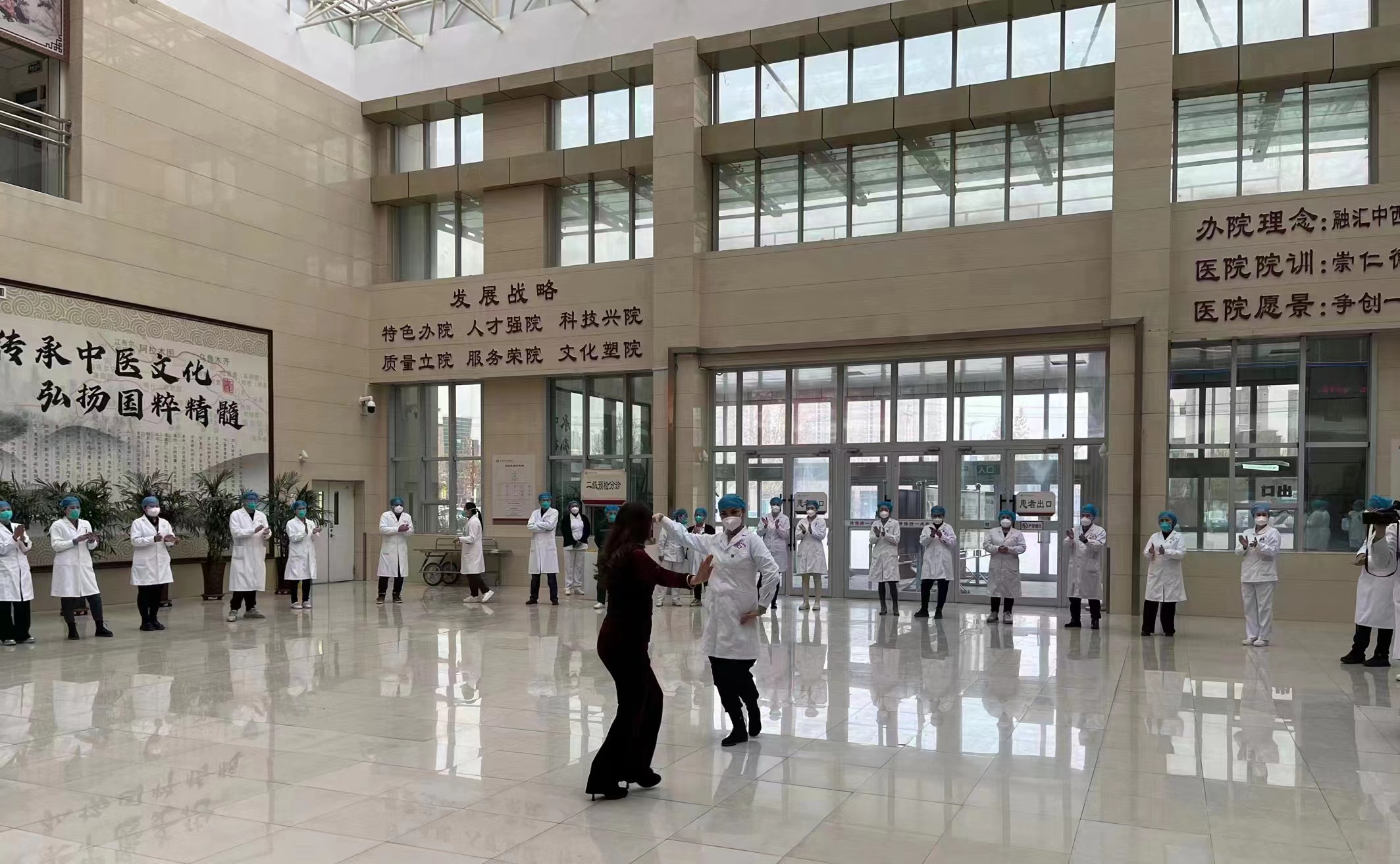 库尔勒市中医医院开展"党旗映天山——踔厉奋发新时代"主题党日活动