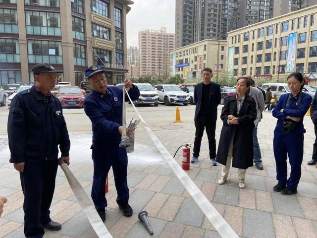 臨渭區杜橋街道應急辦聯合三賢路社區開展消防安全培訓 共築萬家平安