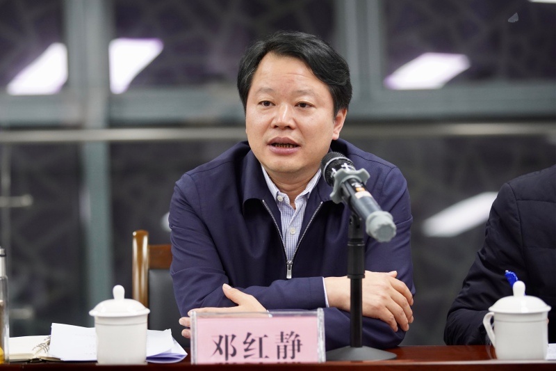 县委书记李伦华,代理县长邓红静看望慰问新闻工作者