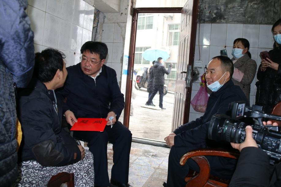 副市长龚举海走访慰问残疾人群体