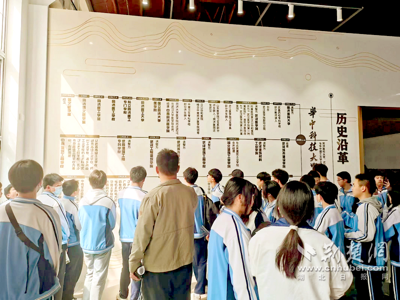 寻青春奋斗足迹 武汉市新沟中学走出筑梦"先手棋"