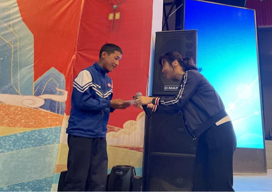 走进科学殿堂,聆听大家讲座——江孜县闵行中学举办科学讲座