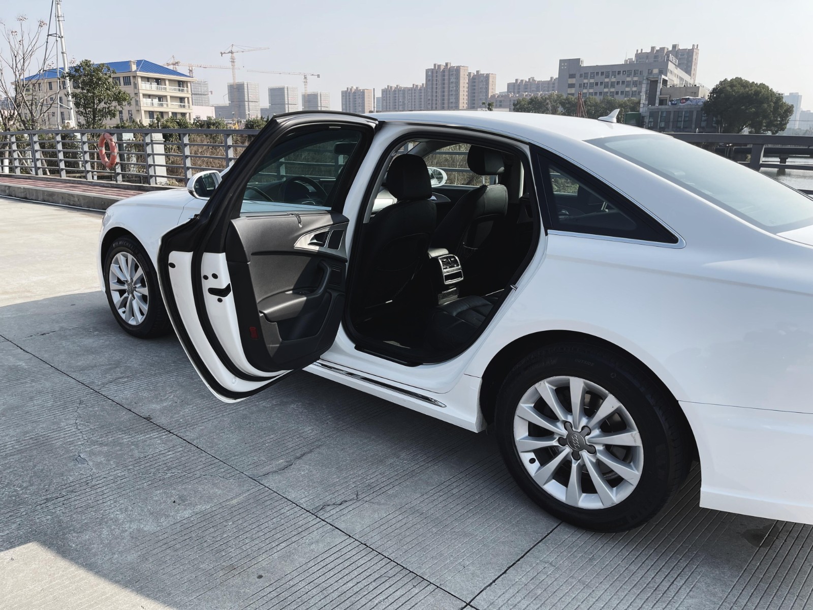 17年奥迪a6l 白色 精品二手车