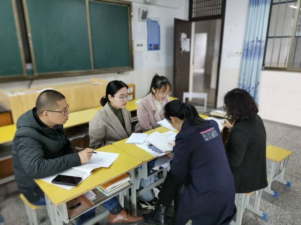 黟县高中新教师课堂教学汇报展风采