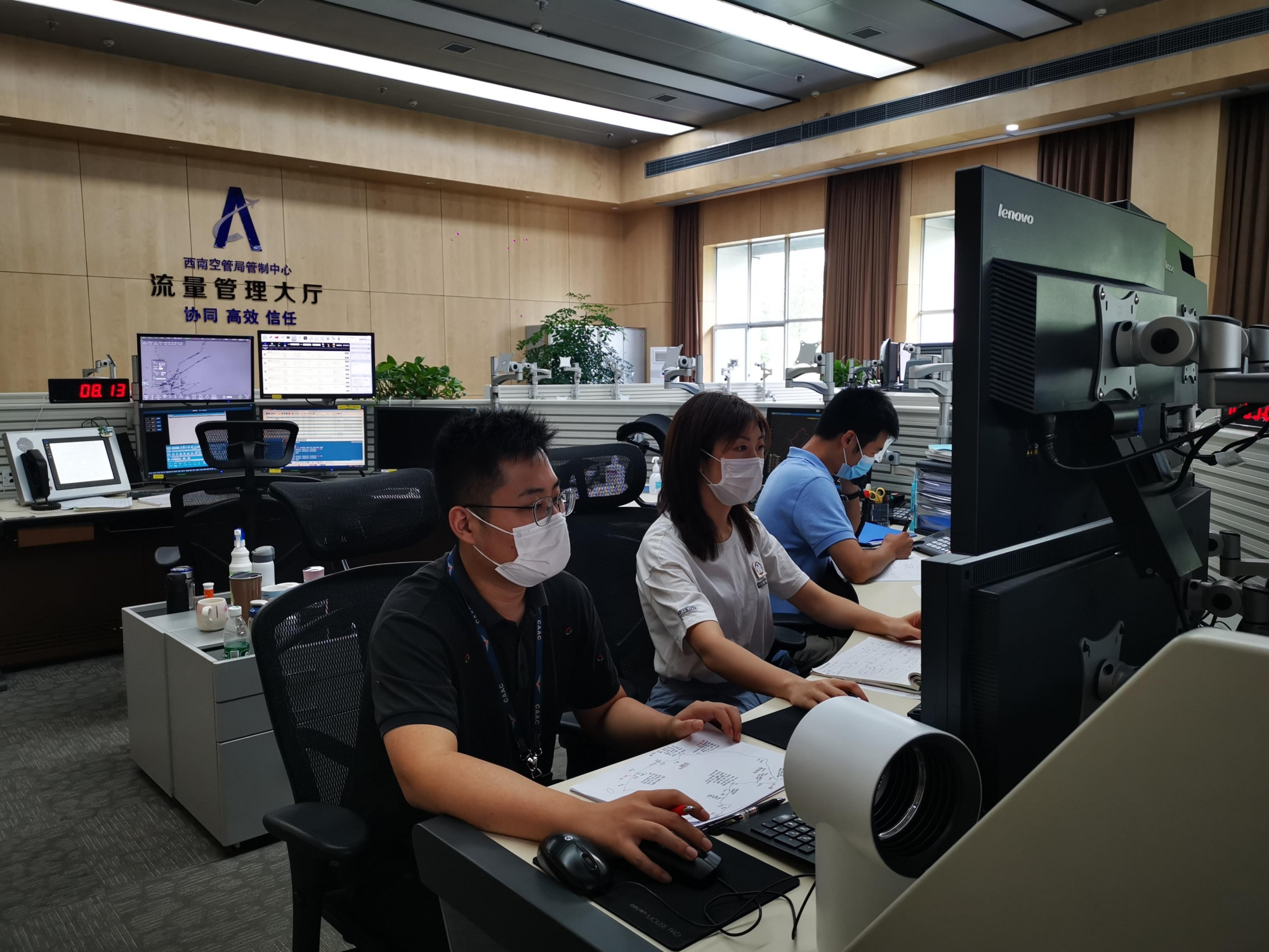 穿云破雾 西南空管局应对强降雨航班运行保障纪实