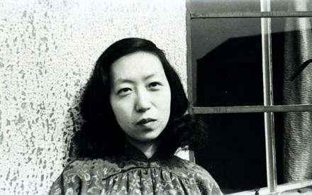 富家才女张爱玲,为何被汉奸文人玩弄?胡兰成:她不在乎我有妻子