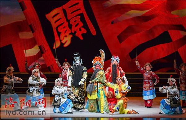 大型历史豫剧《义薄云天》在洛精彩上演