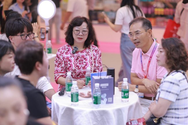 天然之扉闪耀第30届CBE上海美博会 以天然植萃引领健康洗护新潮流 - 图3