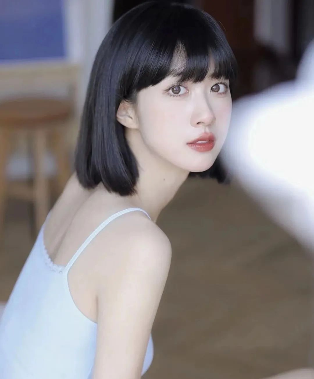 简单大方的茶系短发