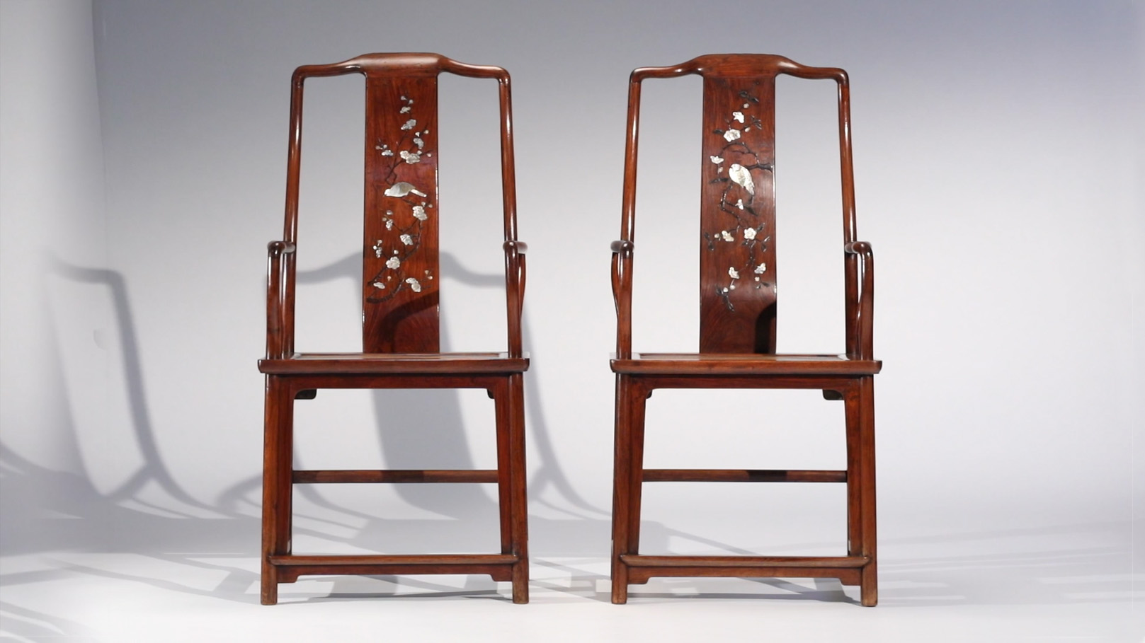 名副其实高靠背,明黄花梨南官帽椅成对嵌百宝