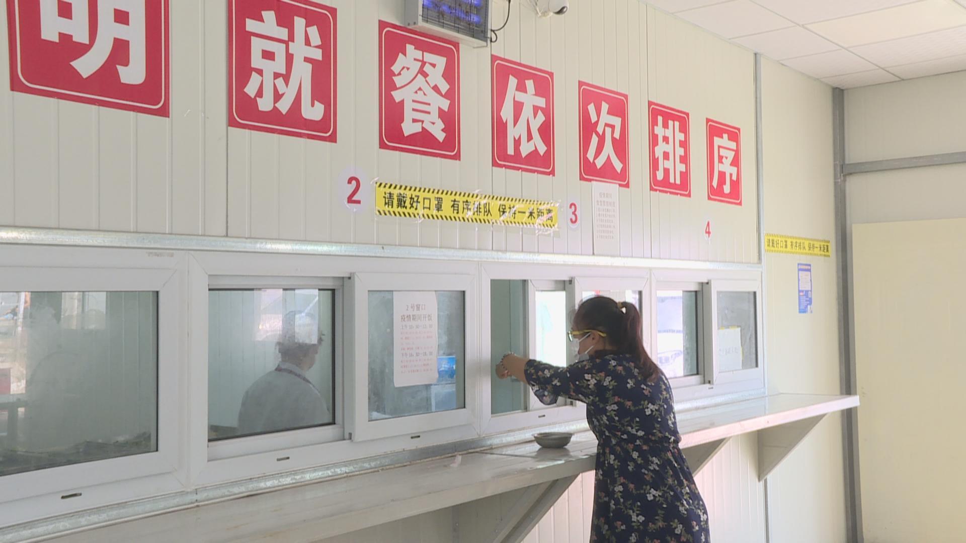 保障建筑工人夏季饮食安全 奉贤区市场监管局加大工地食堂专项整治