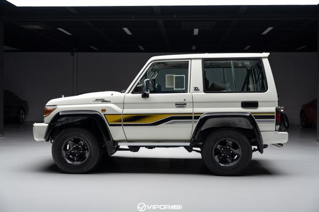 丰田两门越野车lc71