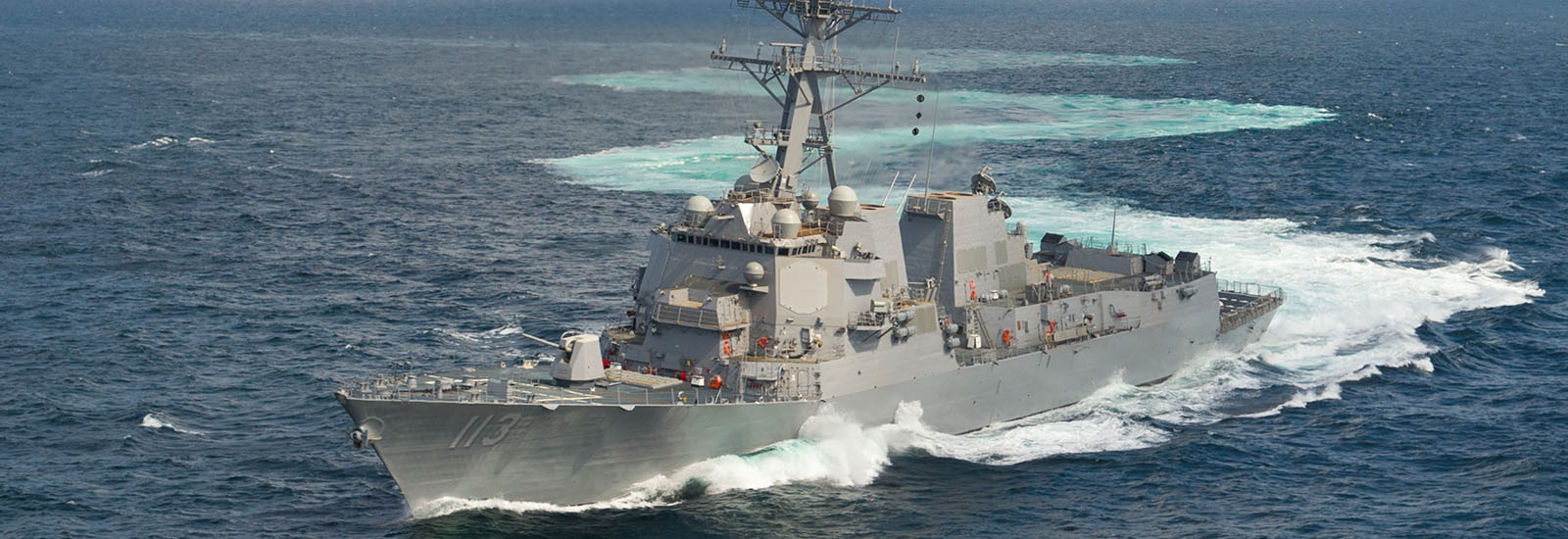 美驱逐舰"菲恩"穿航台湾海峡 东部战区:全程伴随跟监